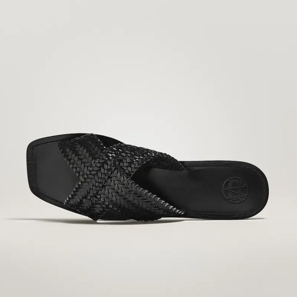 NWT. Massimo Dutti Black Sandals. Size 6. - Picture 1 of 6